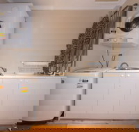 Lovely 5BR house walk to train and shops - Qld Realsetate