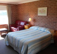 Vacy Village Motel - Internet Find