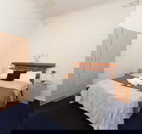 Riverina Hotel - Swimm