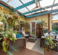 Gorgeous family retreat next to the CBD - Renee