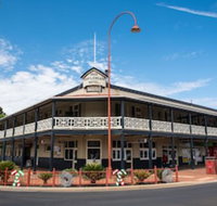 Castlereagh Hotel - Renee