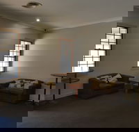 Lamington Hotel Motel - Internet Find