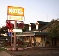 Bottlebrush Motel - Swimm
