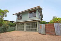 18 Northbeach Place Mudjimba Beach Pet Friendly Linen Included WIFI