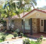 FRANGIPANI BEACH HOUSE PET FRIENDLY 22 Belbourie Cres Boomerang Beach - Internet Find