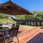 Caxton Beach House hot tub spa