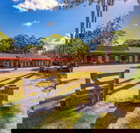 Esk Caravan Park  Motel - Renee