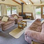 Cedar Cottage Close to water  pet friendly