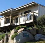KINGFISHER COTTAGE Beachfront at the Binalong Bay - Internet Find