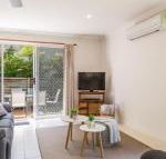 Lovely Modern Villa Amidst Peaceful Surroundings - Renee