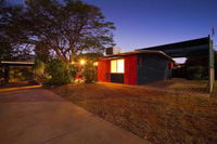 4 Page Street Colourful  Shady 3 Bedroom Home