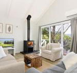 Treetops Newly renovated in the village - Renee