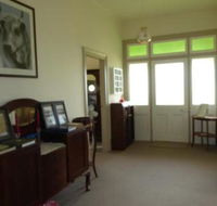 Claremont Farmhouse - Renee