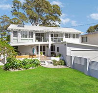 The Lake House with swimming pool - Internet Find