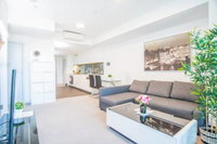 Minimalism Modern Apartment With Water View