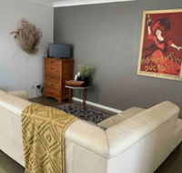 Cosy 1 Bedroom Unit With Views of The City - Renee