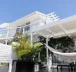White Beach Cottage - Internet Find