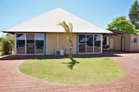 Osprey Holiday Village Unit 109 Pleasant 3 Bedroom Holiday Villa with a Pool in the Complex