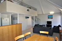 Osprey Holiday Village Unit 108 Serene 3 Bedroom Holiday Villa with a Pool in the Complex