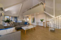 Osprey Holiday Village Unit 106 Trendy 3 Bedroom Holiday Villa with a Pool in the Complex