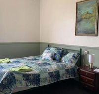 Kellys Top Pub - Renee