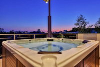 Darwin City Lights Jacuzzi