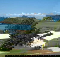 Hideaway Retreat Beach House with Pool - Petrol Stations
