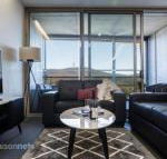 1 Bedroom Apt With Parking Walk to ANU - Internet Find