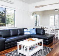 Urangan Harbour Cottage - Swimm