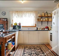 Wombat Haven Bed  Breakfast White Beach - Renee