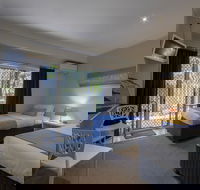 Beach House Bed  Breakfast - Renee