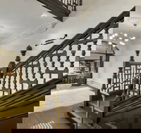 Farmers Home Hotel - Renee