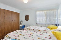 Evans Retreat 5 Sandy Point Road cottage across the road from Sandy Point Beach