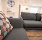 Contemporary Esprit with river reserve access - Internet Find