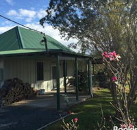 Old Schoolmasters Cottage on the Barrington River - Renee