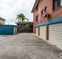Air Conditioned Unit Stones Throw to the Waterfront - Internet Find