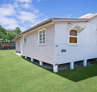 Close to Water Restaurants  Clubs Toorbul St. Bongaree - Internet Find