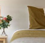 Trentham Central Villas 6 BR / Ensuite / Sleeps 12 - Internet Find