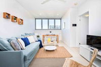 Bright 2 Bedroom Seafoam Apartment