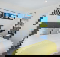 Round About Bulimba - Renee