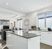 Wellington Street Cottage - Renee