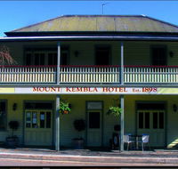 Mount Kembla Village Hotel - Renee