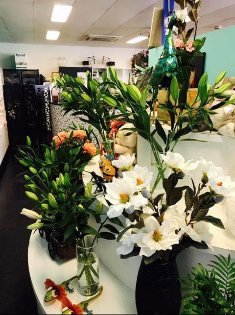 FOURWAYS FLOWERS-COFFEE-FOOD-GIFTS - Petrol Stations 3