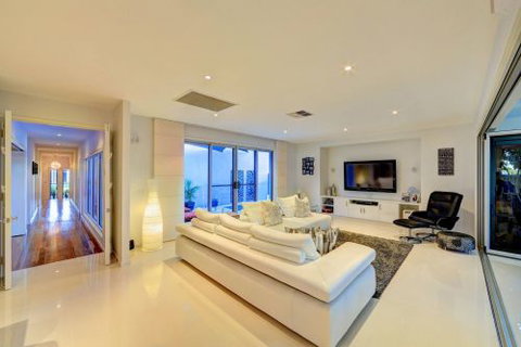 RealWay Property Consultants - Swimm 3