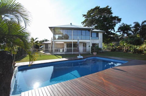 Chris Laval–Ray White Mackay City - Renee 0