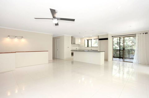 Chris Laval–Ray White Mackay City - Renee 1