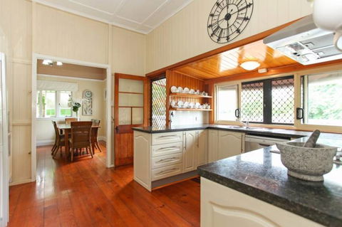 Chris Laval–Ray White Mackay City - Renee 2
