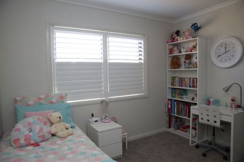 Classic Blinds & Shutters - Renee 16