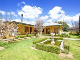 Jim Lyons Agency - Renee 0