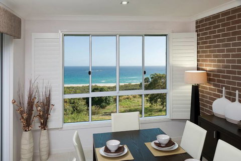 Lickiss Fabrications - Renee 4